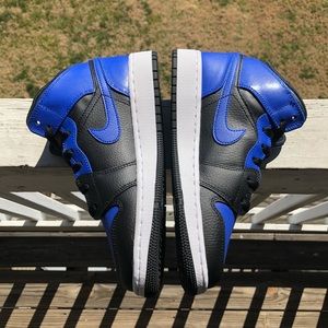 Air Jordan 1 Mid “Hyper Royal”